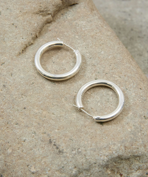 And A（アンドエー）の「And A アンドエー / SILVER925 LARGE HOOP PIERCE シルバー925ラージフープピアス（両耳用） / AA-A24U009（ピアス（両耳用）・メンズ・シルバー・LARGE）」の7枚目の写真