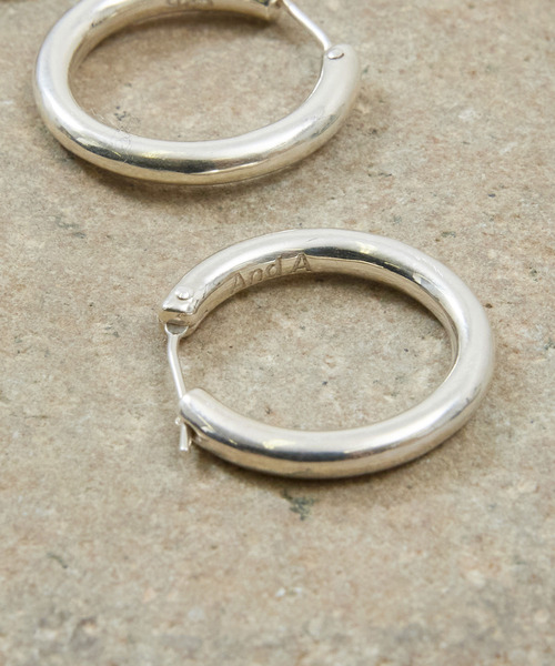 And A（アンドエー）の「And A アンドエー / SILVER925 LARGE HOOP PIERCE シルバー925ラージフープピアス（両耳用） / AA-A24U009（ピアス（両耳用）・メンズ・シルバー・LARGE）」の8枚目の写真