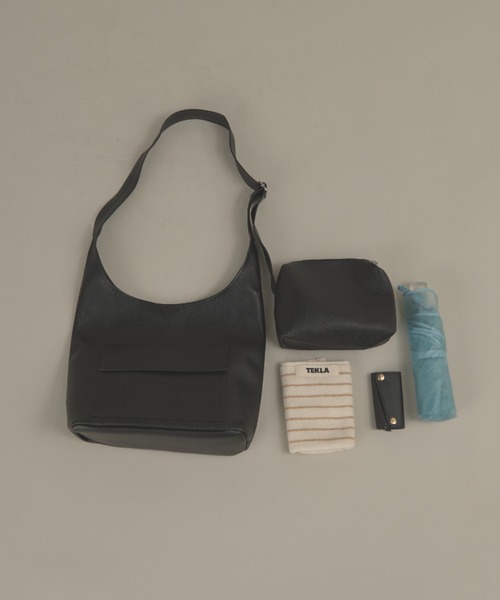 MERLOT（メルロー）の「【A4サイズ、14inch以下のノートPC収納可能】アウトポケットレザーショルダーバッグ/ミニポーチ付き（ショルダーバッグ・レディース・ダークブラウン/ブラウン/ブラック・FREE）」の4枚目の写真