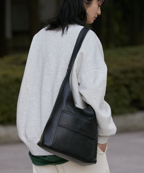 MERLOT（メルロー）の「【A4サイズ、14inch以下のノートPC収納可能】アウトポケットレザーショルダーバッグ/ミニポーチ付き（ショルダーバッグ・レディース・ダークブラウン/ブラウン/ブラック・FREE）」の7枚目の写真