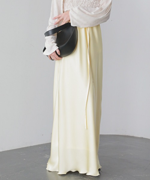 PURE BRIGHT(ピュアブライト)の「シルキーサテンバイアススカート(スカート・レディース・グレー/ピンク/イエロー・FREE)」の2枚目の写真