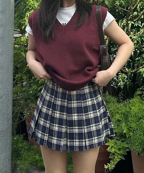 merrylatte（メリーラテ）の「ベーシックニットベスト（ベスト・レディース・グレー/ボルドー・FREE）」の2枚目の写真