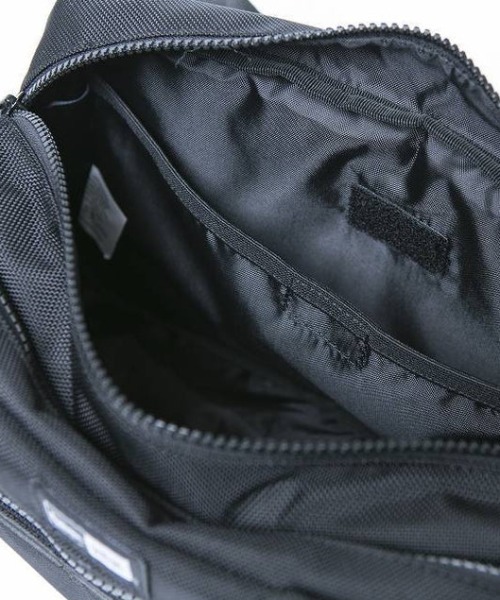 NEW ERA(ニューエラ)の「NEW ERA/ニューエラ ウエストポーチ スクエア ウエストバッグ 7L プリントロゴブラック/ブラック/ナイロンツイルブラック 14521303/14521304/14392106(ボディバッグ/ウエストポーチ・メンズ・ブラック/ブラック×ホワイト/ブラック×ブラック・FREE)」の13枚目の写真
