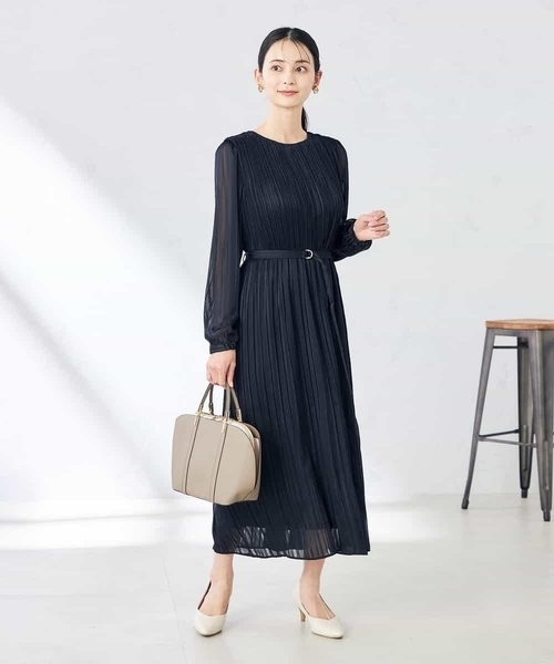 a.v.v(アーヴェヴェ)の「ランダムサテンプリーツワンピース(ワンピース・レディース・ネイビー/ブラック/ブルー・40/38/36/34/42)」の3枚目の写真