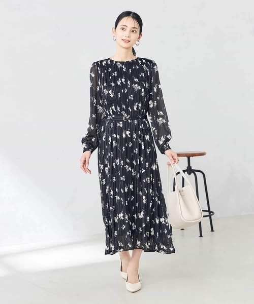 a.v.v(アーヴェヴェ)の「ランダムサテンプリーツワンピース(ワンピース・レディース・ネイビー/ブラック/ブルー・40/38/36/34/42)」の2枚目の写真