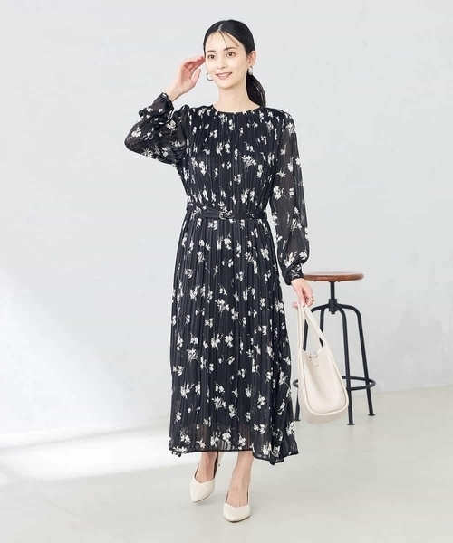 a.v.v(アーヴェヴェ)の「ランダムサテンプリーツワンピース(ワンピース・レディース・ネイビー/ブラック/ブルー・40/38/36/34/42)」の20枚目の写真