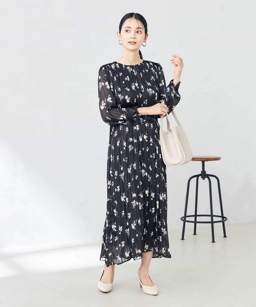 a.v.v(アーヴェヴェ)の「ランダムサテンプリーツワンピース(ワンピース・レディース・ネイビー/ブラック/ブルー・40/38/36/34/42)」の18枚目の写真