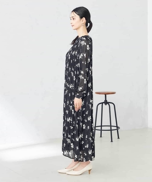 a.v.v(アーヴェヴェ)の「ランダムサテンプリーツワンピース(ワンピース・レディース・ネイビー/ブラック/ブルー・40/38/36/34/42)」の12枚目の写真