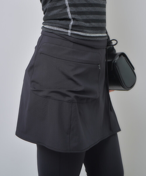 TUOMIO(トゥオミオ)の「【Geek Office / ギークオフィス】TUOMIO / トゥオミオ STRAPPY SKIRT PANTS(その他パンツ・レディース・ブラック・SMALL)」の4枚目の写真