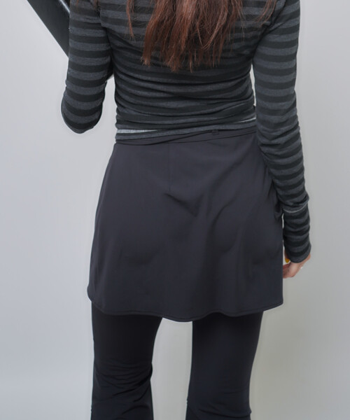 TUOMIO(トゥオミオ)の「【Geek Office / ギークオフィス】TUOMIO / トゥオミオ STRAPPY SKIRT PANTS(その他パンツ・レディース・ブラック・SMALL)」の5枚目の写真