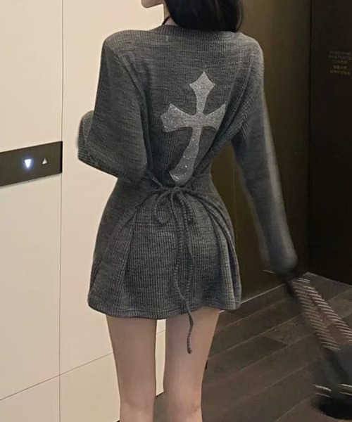 CERCA（チェルカ）の「【 MEMECLE / メメクル 】クロスデザイン ニットミニワンピース（ワンピース・レディース・グレー・M/S）」の3枚目の写真