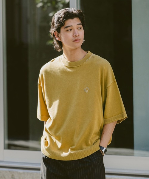 RAGEBLUE(レイジブルー)の「ピグメント/ワンポイントモチーフ刺繍ニットTシャツ(Tシャツ/カットソー・メンズ・イエロー/ダークグレー/ブルー/ネイビー/イエロー系その他・LARGE/MEDIUM)」の1枚目の写真