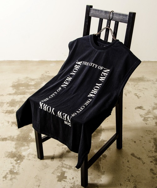 Revo.(レボ)の「ヴィンテージライク ピグメント加工 アソート グラフィック オーバーサイズ ノースリーブ プリントTシャツ バックプリント(Tシャツ/カットソー・メンズ・ブラック/ブラック系その他/ブラック系その他2/ブラック系その他3/ブラック系その他4/ブラック系その他5/ブラック系その他7/チャコールグレー/グレー系その他/グレー系その他2/モカ/ブラウン系その他/ブラック系/ブラック系1/グレー系その他3/グレー系その他4/グレー系その他5/グレー系その他7/グレー系/グレー系1/ブラック系その他6/グレー系その他6/ブラウン系その他2/ブラウン系その他3・M/L/XL)」の11枚目の写真