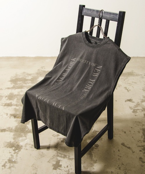 Revo.(レボ)の「ヴィンテージライク ピグメント加工 アソート グラフィック オーバーサイズ ノースリーブ プリントTシャツ バックプリント(Tシャツ/カットソー・メンズ・ブラック/ブラック系その他/ブラック系その他2/ブラック系その他3/ブラック系その他4/ブラック系その他5/ブラック系その他7/チャコールグレー/グレー系その他/グレー系その他2/モカ/ブラウン系その他/ブラック系/ブラック系1/グレー系その他3/グレー系その他4/グレー系その他5/グレー系その他7/グレー系/グレー系1/ブラック系その他6/グレー系その他6/ブラウン系その他2/ブラウン系その他3・M/L/XL)」の21枚目の写真