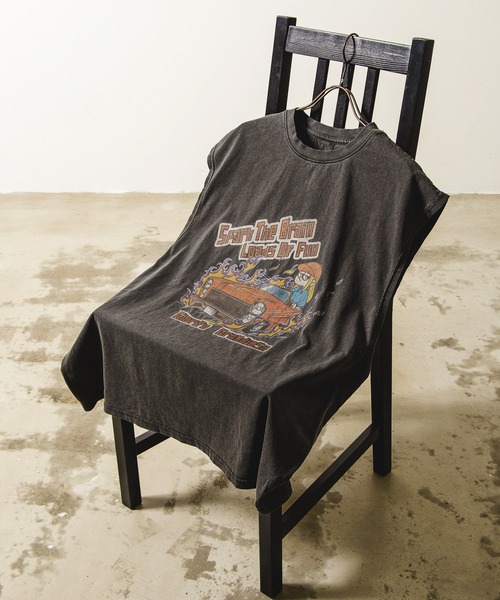 Revo.(レボ)の「ヴィンテージライク ピグメント加工 アソート グラフィック オーバーサイズ ノースリーブ プリントTシャツ バックプリント(Tシャツ/カットソー・メンズ・ブラック/ブラック系その他/ブラック系その他2/ブラック系その他3/ブラック系その他4/ブラック系その他5/ブラック系その他7/チャコールグレー/グレー系その他/グレー系その他2/モカ/ブラウン系その他/ブラック系/ブラック系1/グレー系その他3/グレー系その他4/グレー系その他5/グレー系その他7/グレー系/グレー系1/ブラック系その他6/グレー系その他6/ブラウン系その他2/ブラウン系その他3・M/L/XL)」の12枚目の写真