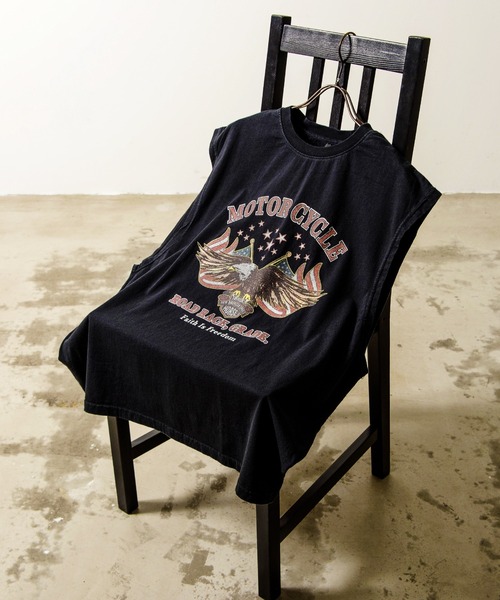 Revo.(レボ)の「ヴィンテージライク ピグメント加工 アソート グラフィック オーバーサイズ ノースリーブ プリントTシャツ バックプリント(Tシャツ/カットソー・メンズ・ブラック/ブラック系その他/ブラック系その他2/ブラック系その他3/ブラック系その他4/ブラック系その他5/ブラック系その他7/チャコールグレー/グレー系その他/グレー系その他2/モカ/ブラウン系その他/ブラック系/ブラック系1/グレー系その他3/グレー系その他4/グレー系その他5/グレー系その他7/グレー系/グレー系1/ブラック系その他6/グレー系その他6/ブラウン系その他2/ブラウン系その他3・M/L/XL)」の5枚目の写真