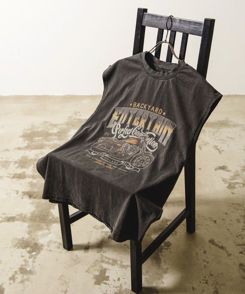 Revo.(レボ)の「ヴィンテージライク ピグメント加工 アソート グラフィック オーバーサイズ ノースリーブ プリントTシャツ バックプリント(Tシャツ/カットソー・メンズ・ブラック/ブラック系その他/ブラック系その他2/ブラック系その他3/ブラック系その他4/ブラック系その他5/ブラック系その他7/チャコールグレー/グレー系その他/グレー系その他2/モカ/ブラウン系その他/ブラック系/ブラック系1/グレー系その他3/グレー系その他4/グレー系その他5/グレー系その他7/グレー系/グレー系1/ブラック系その他6/グレー系その他6/ブラウン系その他2/ブラウン系その他3・M/L/XL)」の14枚目の写真