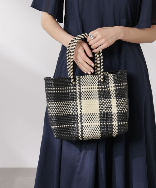 NANO universe（ナノユニバース）の「メルカドバッグ（ハンドバッグ・レディース・ブルー/ブラック/ベージュ・FREE）」の2枚目の写真