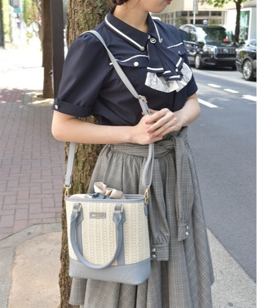 axes femme（アクシーズファム）の「合皮×雑材バイカラーバッグ（かごバッグ・レディース・ダークブラウン/ピンク/ブルー・FREE）」の5枚目の写真