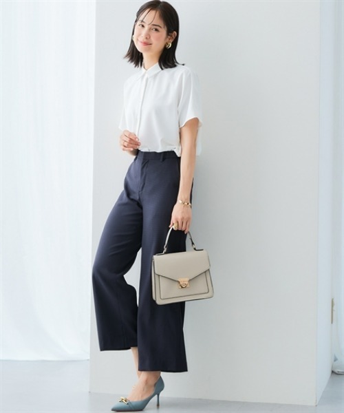 7days Life Styling(セブンデイズライフスタイリング)の「【UVカット/速乾】ストレッチパウダーサテンレギュラーカラードルマンスリーブシャツ(シャツ/ブラウス・レディース・グリーン/ネイビー/オフホワイト/グレイッシュベージュ・S/M/L/LL/3L)」の7枚目の写真