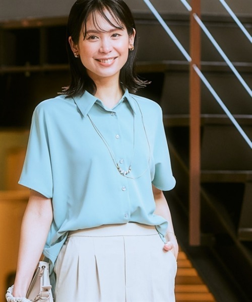 7days Life Styling(セブンデイズライフスタイリング)の「【UVカット/速乾】ストレッチパウダーサテンレギュラーカラードルマンスリーブシャツ(シャツ/ブラウス・レディース・グリーン/ネイビー/オフホワイト/グレイッシュベージュ・S/M/L/LL/3L)」の13枚目の写真