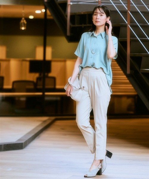 7days Life Styling(セブンデイズライフスタイリング)の「【UVカット/速乾】ストレッチパウダーサテンレギュラーカラードルマンスリーブシャツ(シャツ/ブラウス・レディース・グリーン/ネイビー/オフホワイト/グレイッシュベージュ・S/M/L/LL/3L)」の15枚目の写真