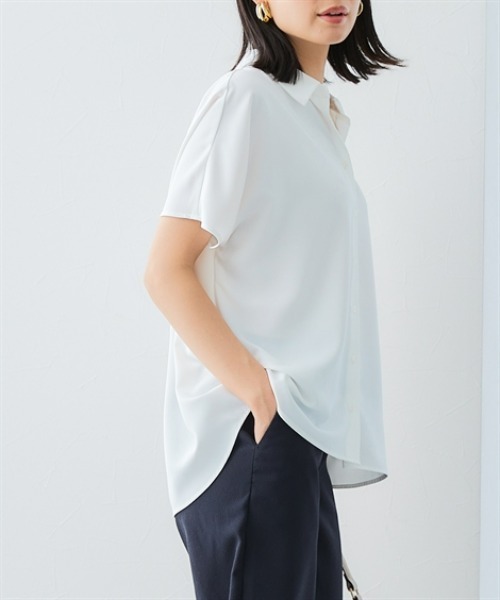 7days Life Styling(セブンデイズライフスタイリング)の「【UVカット/速乾】ストレッチパウダーサテンレギュラーカラードルマンスリーブシャツ(シャツ/ブラウス・レディース・グリーン/ネイビー/オフホワイト/グレイッシュベージュ・S/M/L/LL/3L)」の20枚目の写真