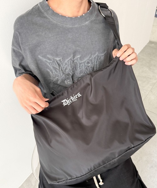 Dickies(ディッキーズ)の「∴WEGO/別注DickiesBIGショルダー(ショルダーバッグ・メンズ・その他1/ブラック・FREE)」の2枚目の写真