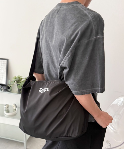 Dickies(ディッキーズ)の「∴WEGO/別注DickiesBIGショルダー(ショルダーバッグ・メンズ・その他1/ブラック・FREE)」の5枚目の写真