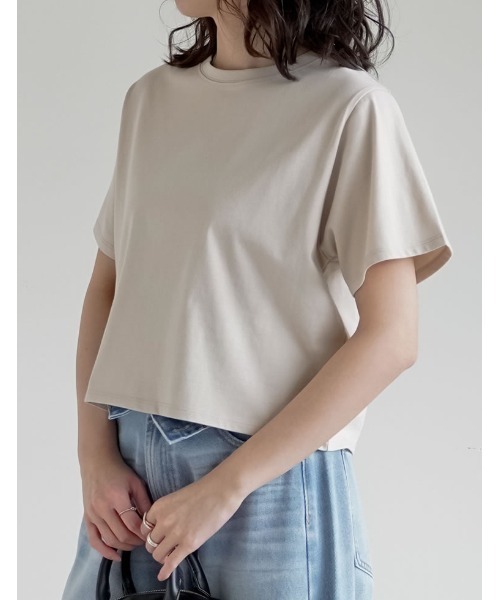 Re:EDIT（リエディ）の「[リニューアル][接触冷感][UVカット]セミクロップド半袖Tシャツ（Tシャツ/カットソー・レディース・ブラウン/レッド/グレー/イエロー/ホワイト/ブラック/ベージュ/チャコール・MEDIUM/LARGE）」の17枚目の写真