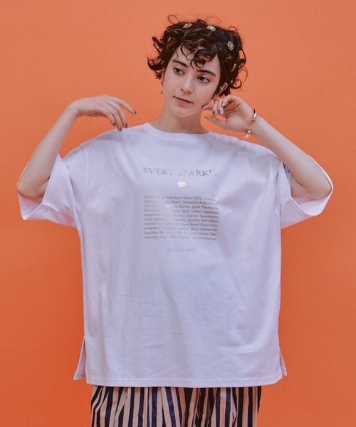 manana suerte(マニャーナスエルテ)の「メタリックロゴオーバールーズTシャツ(Tシャツ/カットソー・レディース・ブラック/ホワイト・FREE)」の2枚目の写真