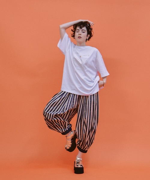 manana suerte(マニャーナスエルテ)の「メタリックロゴオーバールーズTシャツ(Tシャツ/カットソー・レディース・ブラック/ホワイト・FREE)」の10枚目の写真