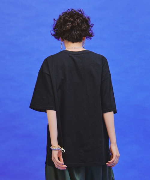 manana suerte(マニャーナスエルテ)の「メタリックロゴオーバールーズTシャツ(Tシャツ/カットソー・レディース・ブラック/ホワイト・FREE)」の4枚目の写真