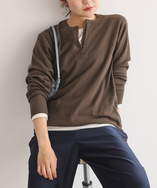 HANES（ヘインズ）の「HANES/ヘインズ SLOBE別注 WAFFLE 2パックカットソー（Tシャツ/カットソー・レディース・ベージュ/ネイビー/チョコ/グレー・FREE）」の6枚目の写真