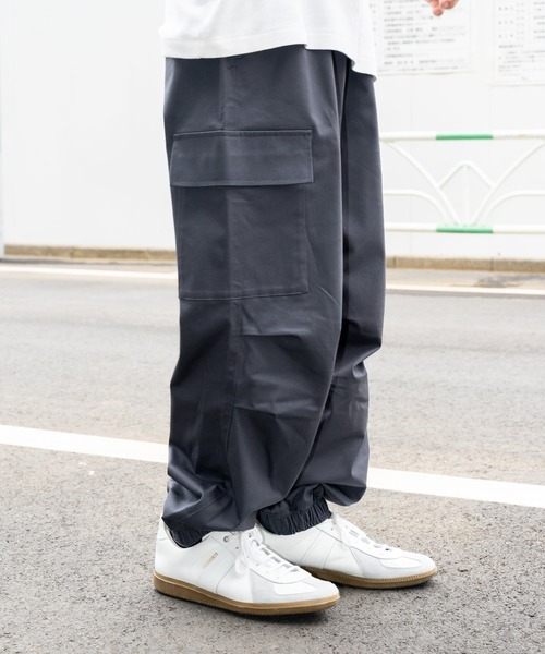 Subciety(サブサエティ)の「Easy tapered cargo pants(カーゴパンツ・メンズ・チャコールグレー/カーキ/ブラック・マルチサイズ)」の14枚目の写真
