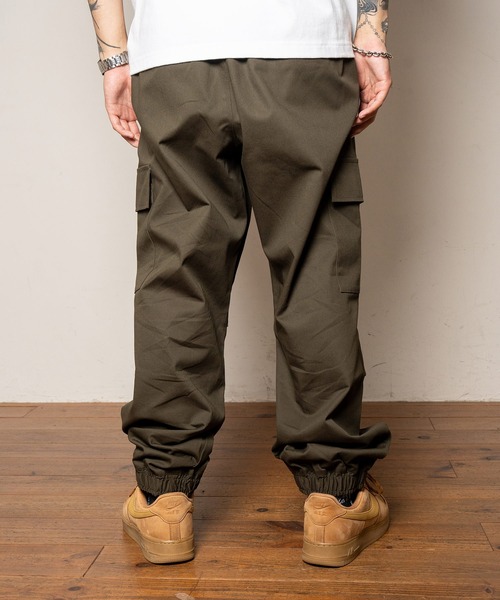 Subciety(サブサエティ)の「Easy tapered cargo pants(カーゴパンツ・メンズ・チャコールグレー/カーキ/ブラック・マルチサイズ)」の5枚目の写真