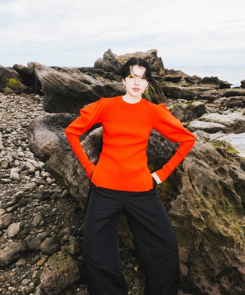 OMMO（オーエムエムオー）の「PUFF SLEEVE KNIT TOP（ニット/セーター・レディース・レッド/ブラック/カーキ/グレー・F）」の5枚目の写真