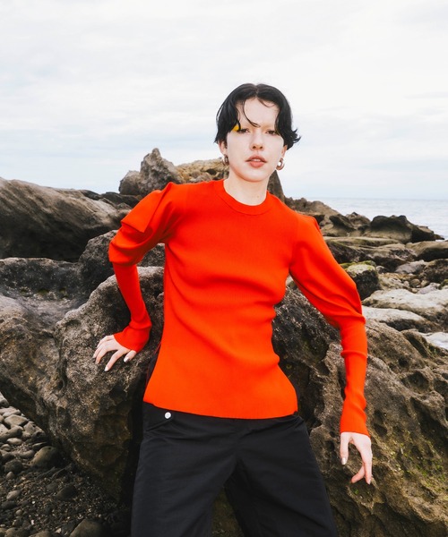 OMMO（オーエムエムオー）の「PUFF SLEEVE KNIT TOP（ニット/セーター・レディース・レッド/ブラック/カーキ/グレー・F）」の6枚目の写真