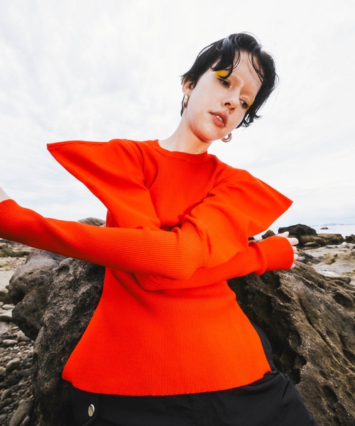 OMMO（オーエムエムオー）の「PUFF SLEEVE KNIT TOP（ニット/セーター・レディース・レッド/ブラック/カーキ/グレー・F）」の9枚目の写真