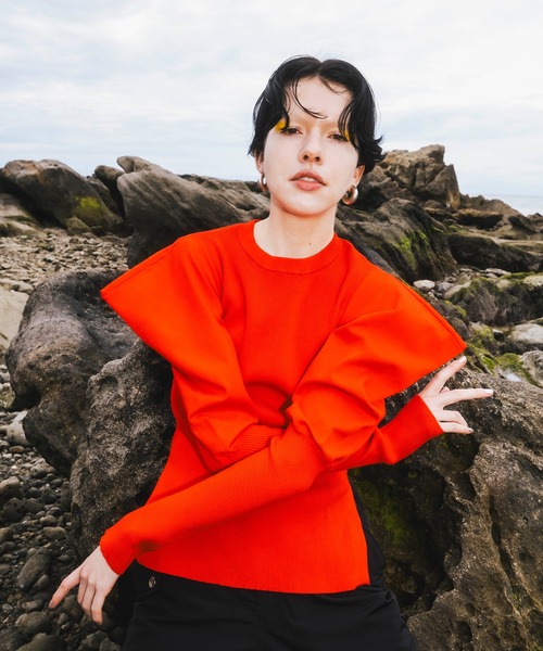 OMMO（オーエムエムオー）の「PUFF SLEEVE KNIT TOP（ニット/セーター・レディース・レッド/ブラック/カーキ/グレー・F）」の8枚目の写真