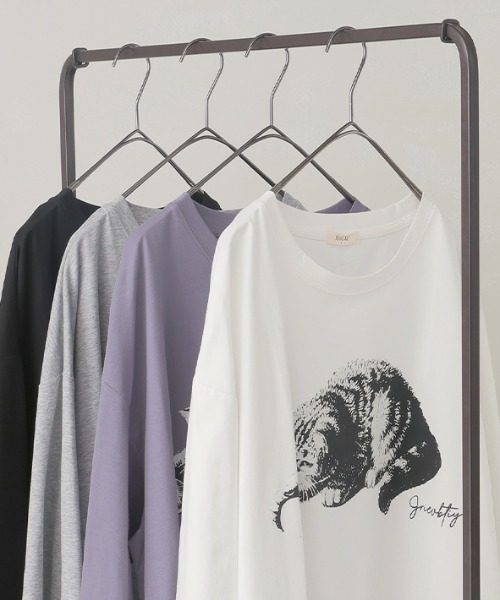 HUG.U(ハグユー)の「接触冷感 猫プリントTシャツ(Tシャツ/カットソー・レディース・ブラック/ライトグレー/ホワイト/パープル・FREE)」の5枚目の写真
