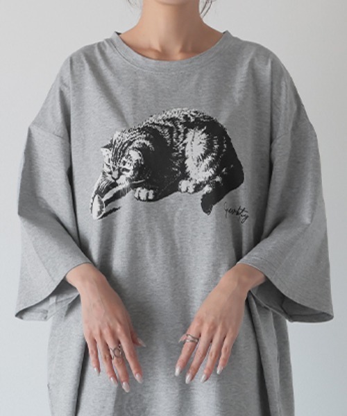 HUG.U(ハグユー)の「接触冷感 猫プリントTシャツ(Tシャツ/カットソー・レディース・ブラック/ライトグレー/ホワイト/パープル・FREE)」の10枚目の写真