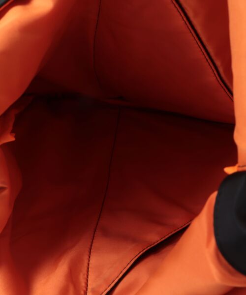 SOFFITTO（ソフィット）の「【RISLEY×OUTDOOR(リズレイ×アウトドア)】トライアングルフリルバッグ［R2501-TFB36］（ショルダーバッグ・レディース・ベージュ/ブラック・FREE）」の5枚目の写真