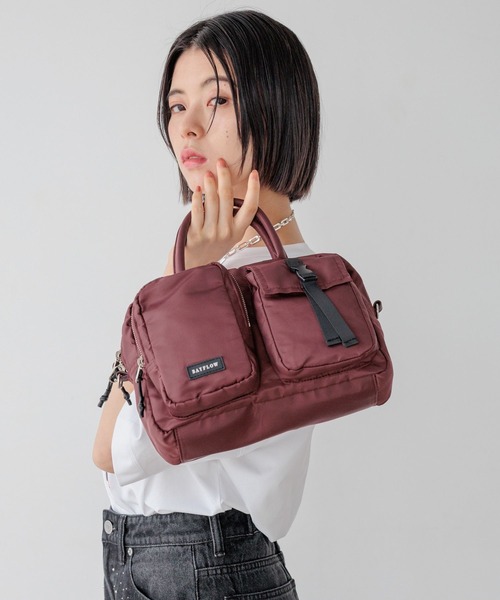 BAYFLOW（ベイフロー）の「[500mlのペットボトルも入る]フロントＷポケットボストンバッグ（ハンドバッグ・レディース・ライトグレー/ブラック/バーガンディー/ライトベージュ・FREE）」の4枚目の写真
