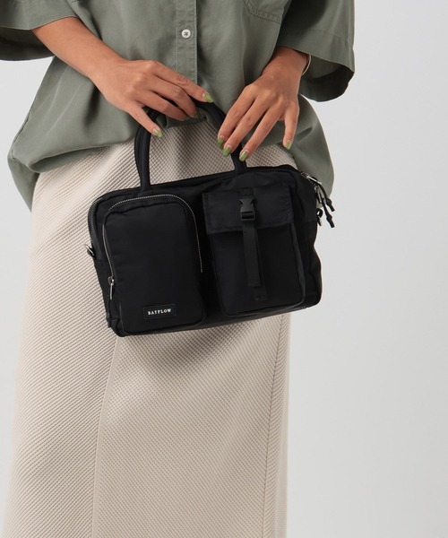 BAYFLOW（ベイフロー）の「[500mlのペットボトルも入る]フロントＷポケットボストンバッグ（ハンドバッグ・レディース・ライトグレー/ブラック/バーガンディー/ライトベージュ・FREE）」の9枚目の写真