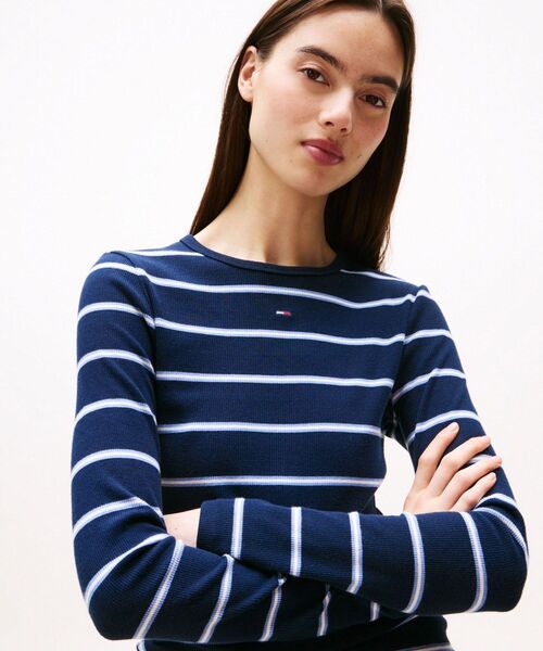 tommy jeans（トミー ジーンズ）の「スリムエッセンシャルロングスリーブリブTシャツ（Tシャツ/カットソー・レディース・ブラック/マルチ・SMALL/MEDIUM/X-SMALL）」の3枚目の写真