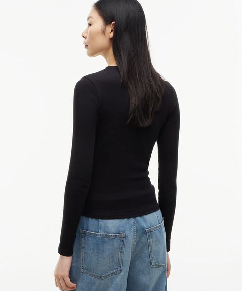 tommy jeans(トミー ジーンズ)の「スリムエッセンシャルロングスリーブリブTシャツ(Tシャツ/カットソー・レディース・ブラック/マルチ/ホワイト/ブルー・SMALL/MEDIUM/X-SMALL)」の18枚目の写真