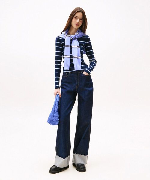 tommy jeans(トミー ジーンズ)の「スリムエッセンシャルロングスリーブリブTシャツ(Tシャツ/カットソー・レディース・ブラック/マルチ/ホワイト/ブルー・SMALL/MEDIUM/X-SMALL)」の21枚目の写真
