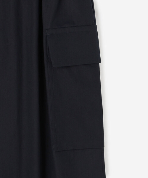 nicholson&nicholson（ニコルソンアンドニコルソン）の「nicholson & nicholson | コットン ツイルワイドカーゴパンツ WOMEN（カーゴパンツ・レディース・ネイビー/ベージュ・36）」の3枚目の写真