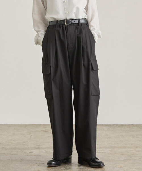 nicholson&nicholson（ニコルソンアンドニコルソン）の「nicholson & nicholson | コットン ツイルワイドカーゴパンツ WOMEN（カーゴパンツ・レディース・ネイビー/ベージュ・36）」の2枚目の写真